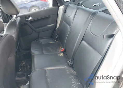 2008 Ford Focus Se/Ses z USA, uszkodzony, nr VIN 1FAHP35N18W166837